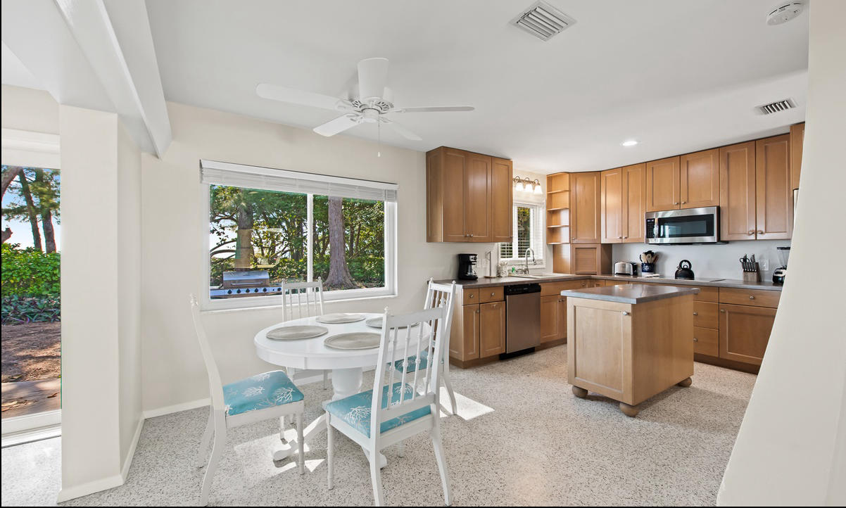 Anna Maria Florida 2 Bedrooms 1 Bathroom Diamond Compass Travel Inc 9