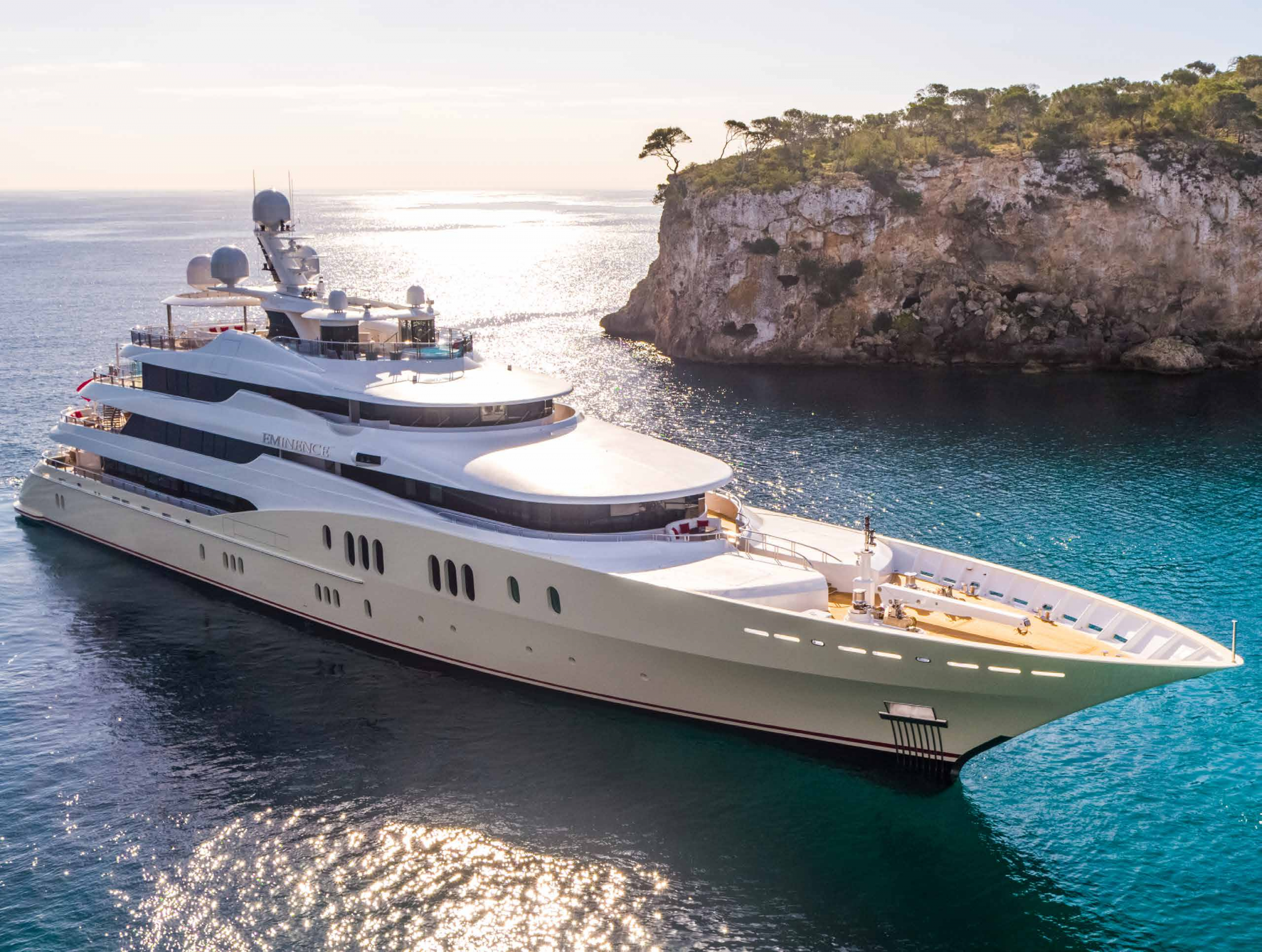Luxury motor yacht EMINENCE