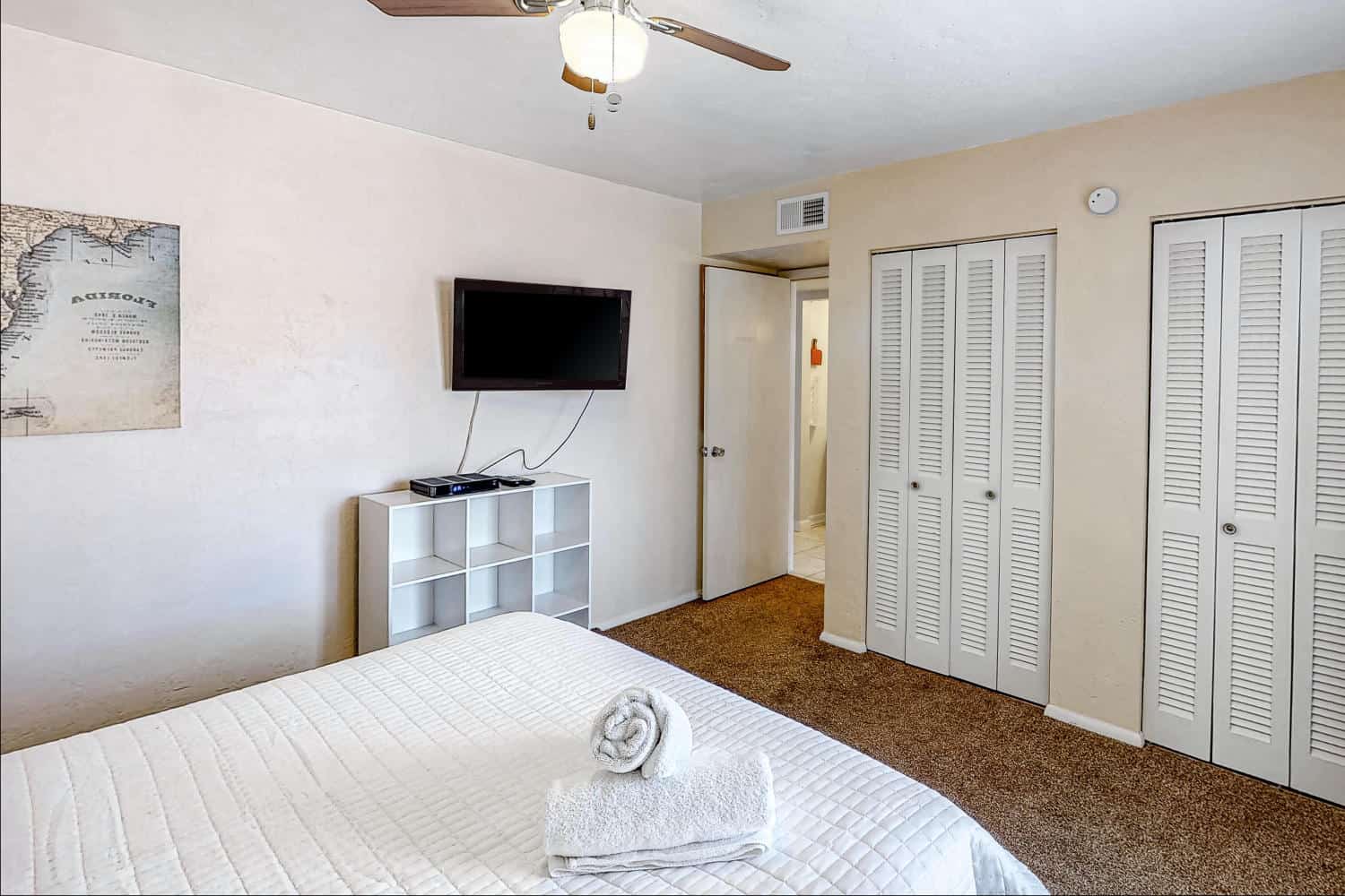 Bradenton Beach Florida 2 Bedroom Diamond Compass Travel Inc. 2.jpg