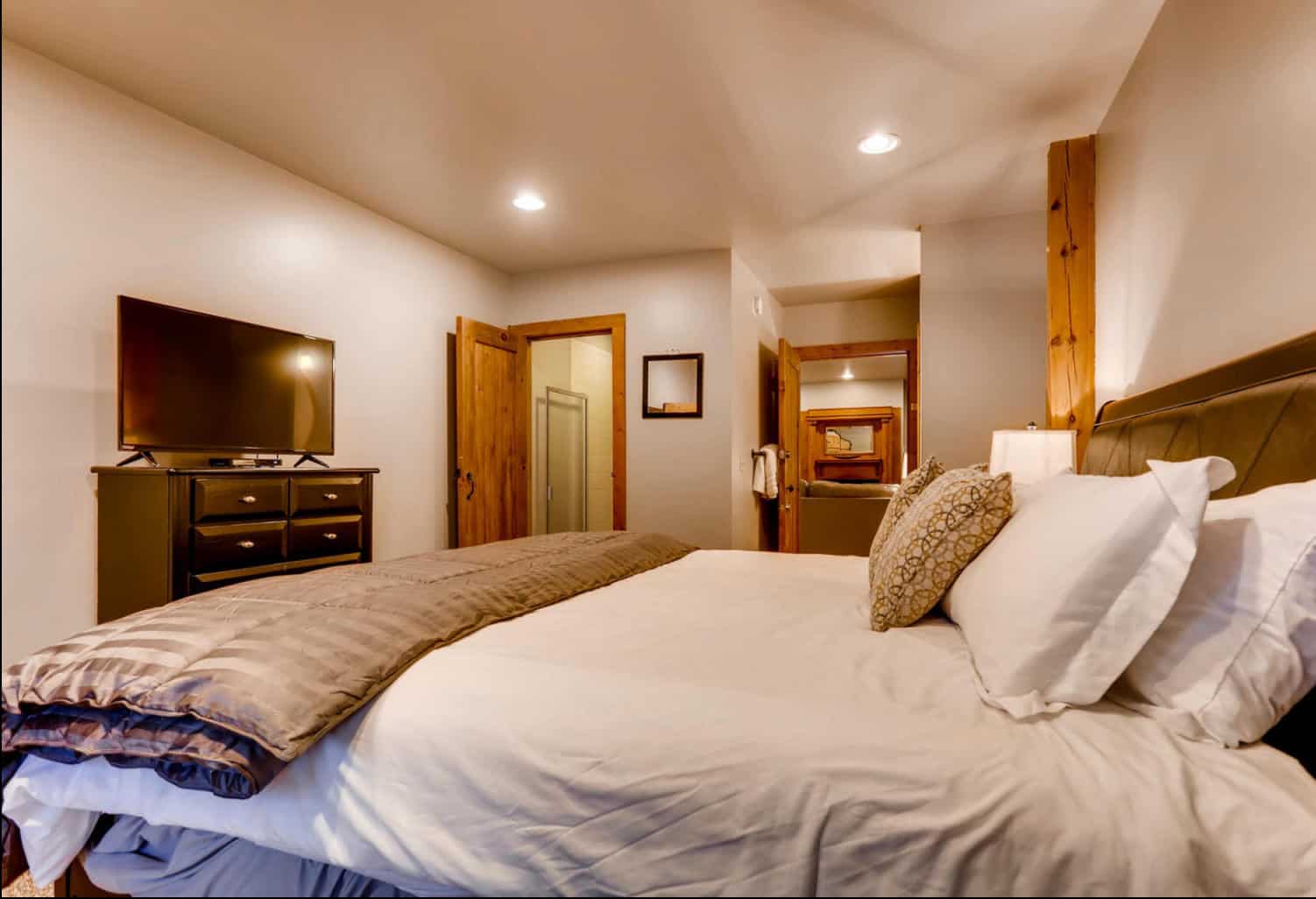 Breckenridge Colorado 8 Bedroom Diamond Compass Travel Inc 20.jpg