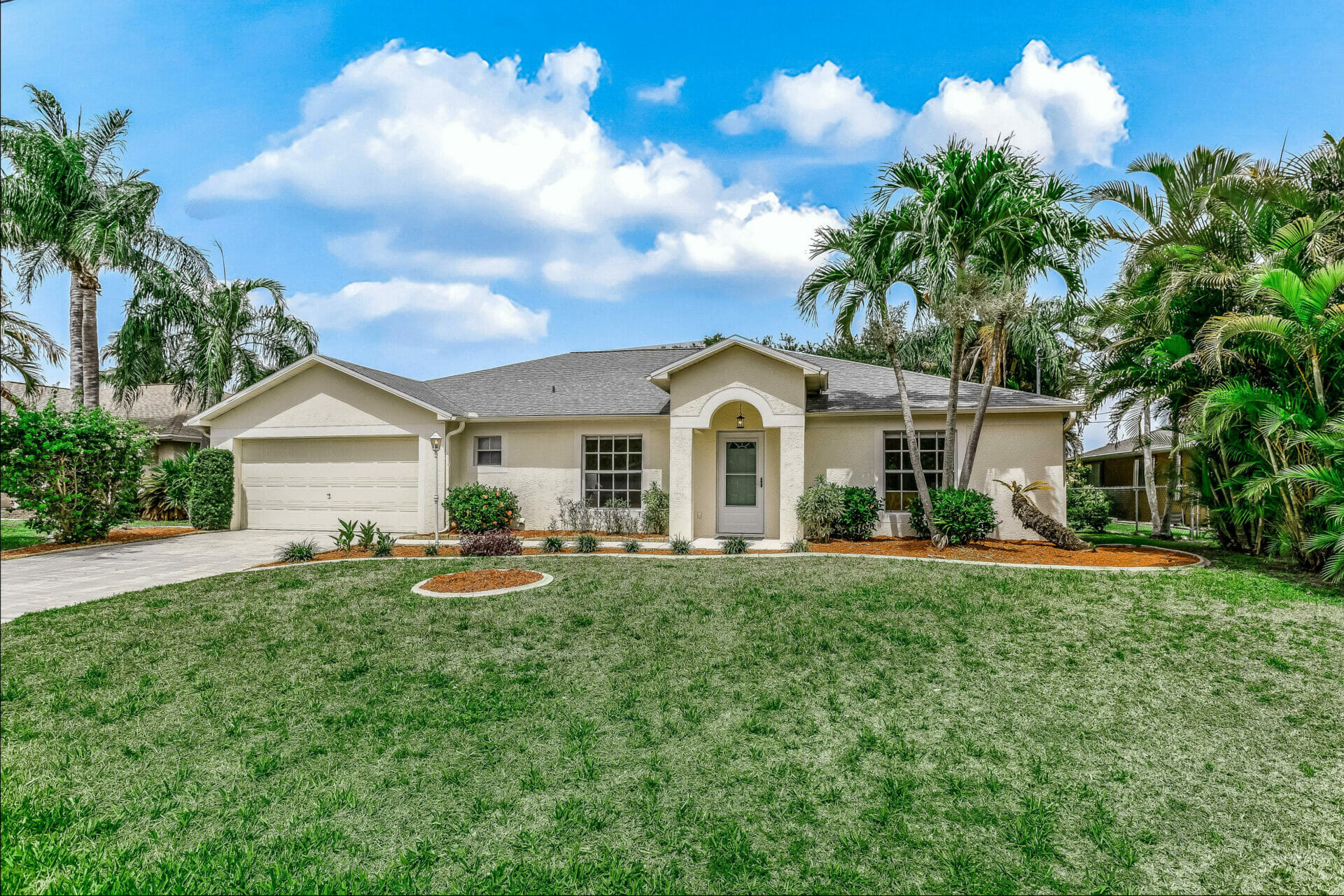 Cape Coral Florida 4 Bedroom Diamond Compass Travel Inc 2.jpg