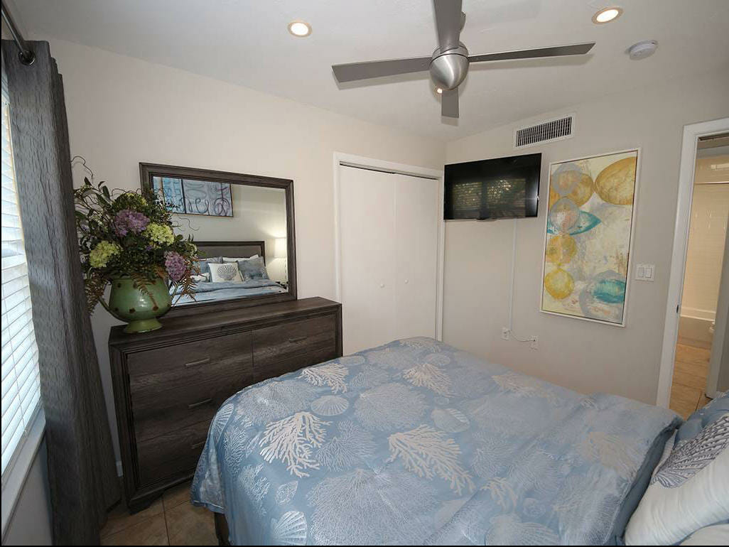 Suits Us 2 bedroom Diamond Compass Travel Inc17