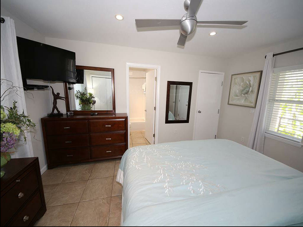 Suits Us 2 bedroom Diamond Compass Travel Inc30