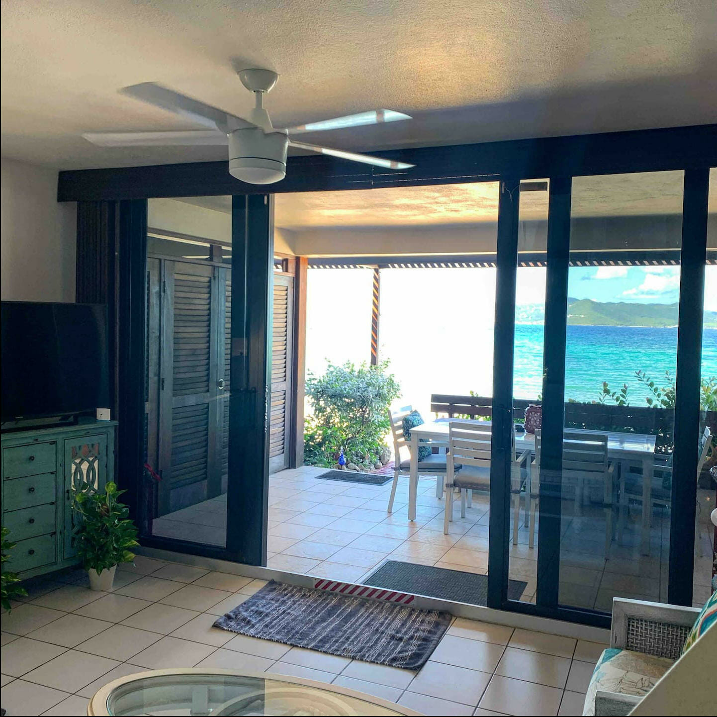 Toes in the Sand 1 bedroom Diamond Compass Travel Inc 22