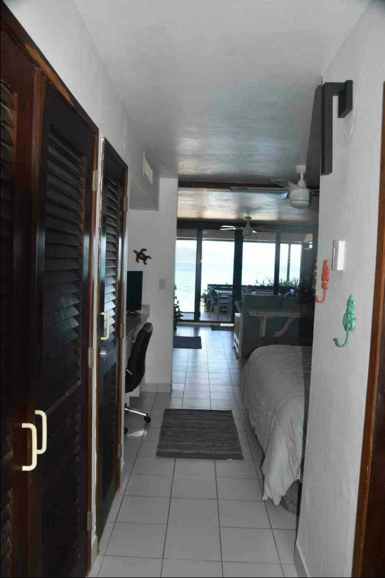 Toes in the Sand 1 bedroom Diamond Compass Travel Inc 25